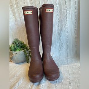 HUNTER Rain Boots. US 7 Red/Siren Matte. Used